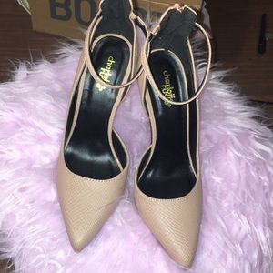 Tan snake skin heels 😍 size 7